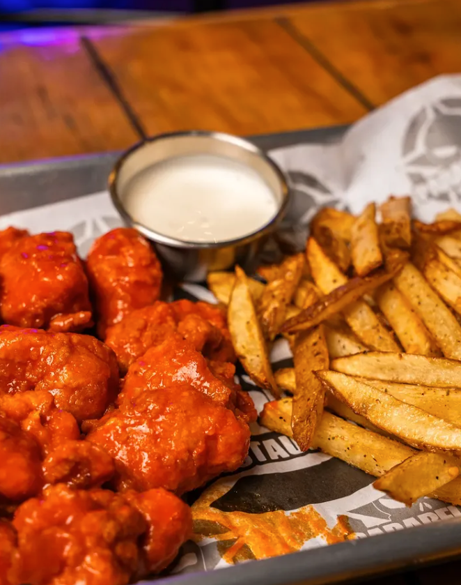 Boneless con papas fritas reales de Parabellum